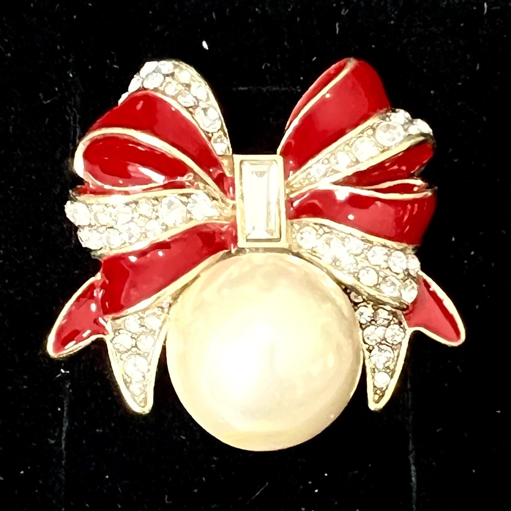 Heidi Daus SALE 🆕 “What’s Knot To Love” bow pin